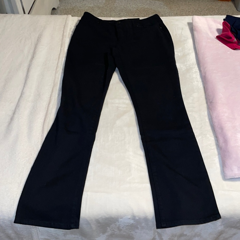 Chico’s So Slimming Girlfriend Jean Basic Black